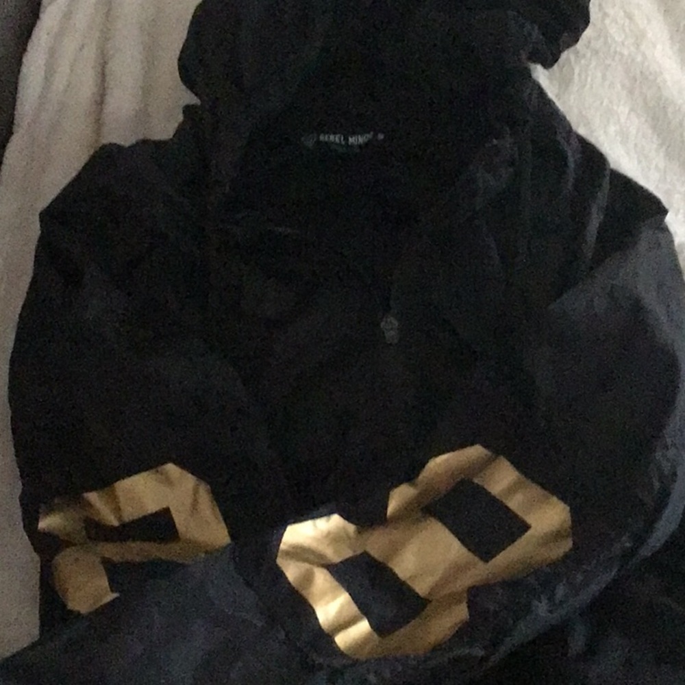 Mens black/gold wind breaker